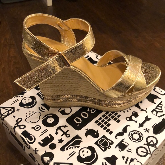 Gold wedge heel - Picture 4 of 6